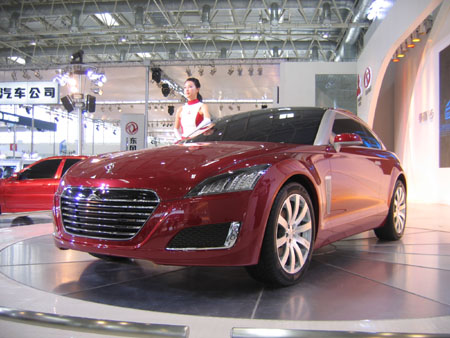 Southeast Motor debuts own-brand V3 at Beijing auto show